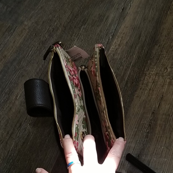 Liz Claborne Floral Crossbody Purse - Picture 10 of 11